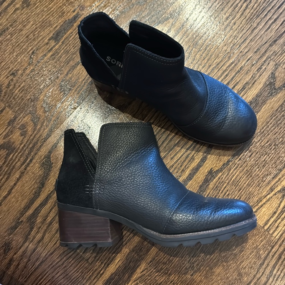 Sorel black boots
